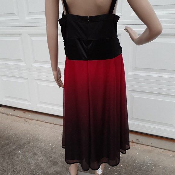 R and M Richards burgandy dress - Picture 4 of 4